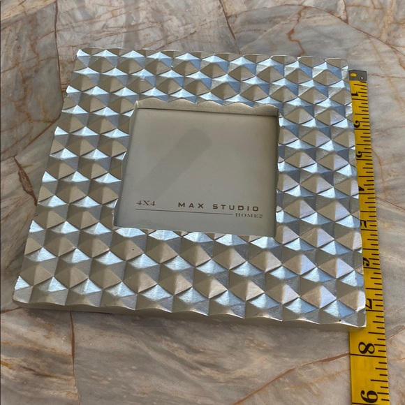Max Studio Metallic Textured Photo Frame - Picture 4 of 12